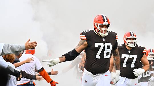 Jack Conklin, Wyatt Teller: Miami Dolphins v Cleveland Browns